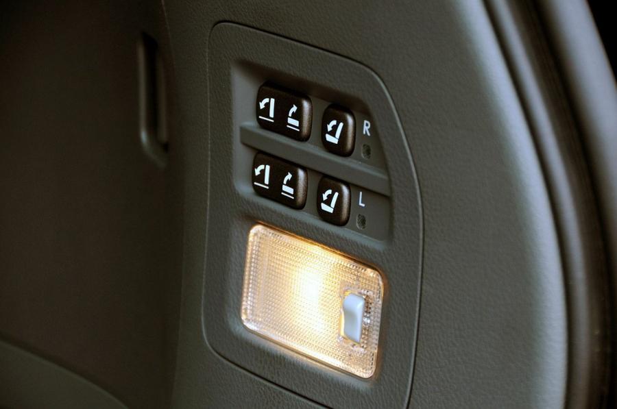  Lexus LX570 2009 года  (фото 18 из 46)